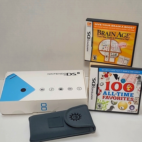 Nintendo DSi Console with 2 games